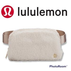 Lululemon everywhere fleece bag